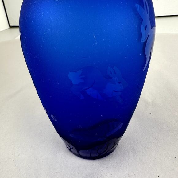 Bud Vase Cobalt Frosted Bunnies Bushes Etched Signed A&E Court Easter - Picture 3 of 7